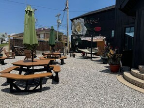 تناول الطعام بالخارج