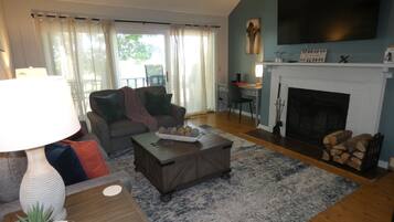 Télévision, cheminée