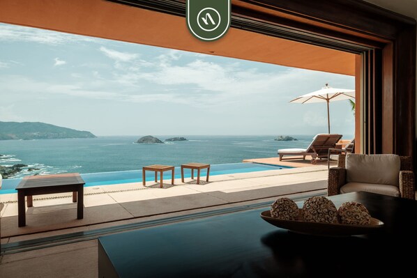 House | 4 bedrooms, Internet - Punta Ixtapa PH6 in Guerrero (Ixtapa)