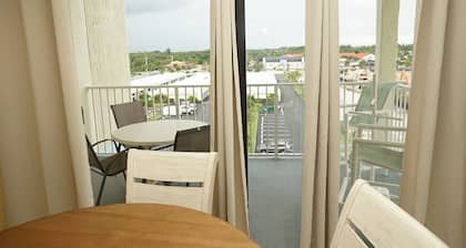 Beautifully updated, Sandcastles 600 Corner Suite with Ocean Views!