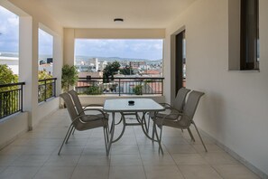 Luxury Apartment | Terrace/patio