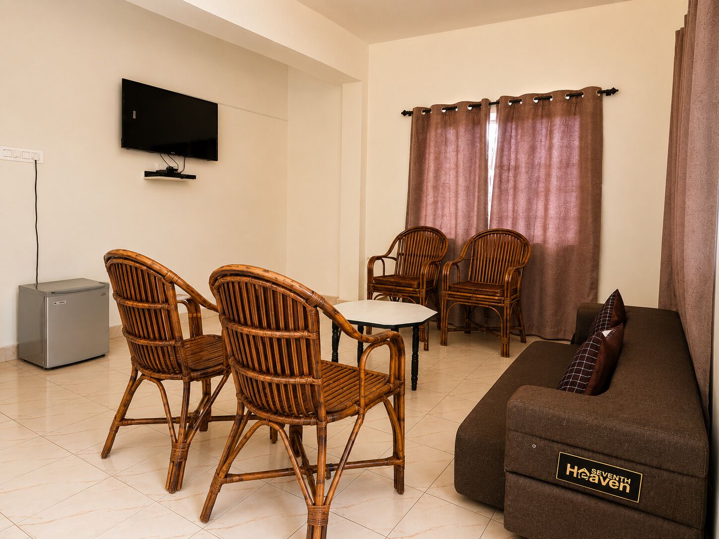 Suite | Living area | TV
