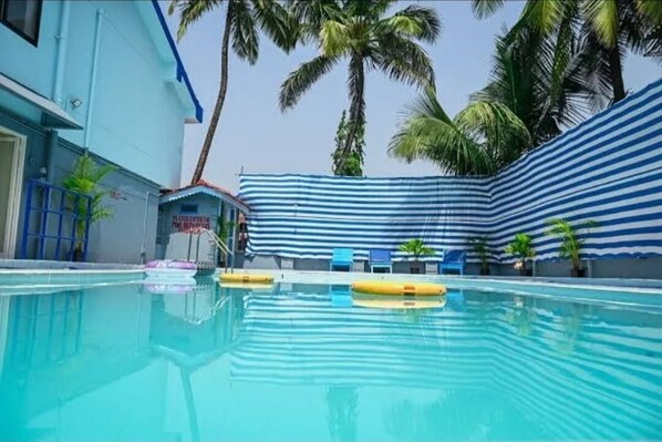 Pool - Holiday Beach Resort (Candolim)
