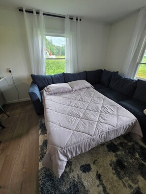 2 bedrooms, iron/ironing board, free WiFi, bed sheets