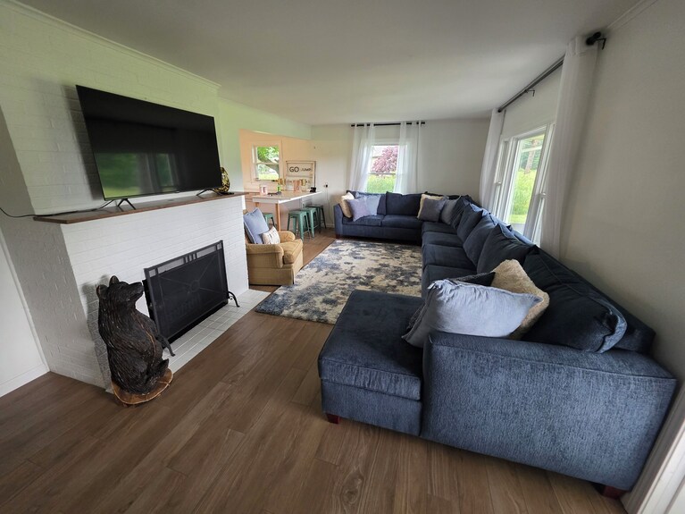 Blue's Pad... A Charming And Cozy 2-bedroom House On Wixom Lake In Beaverton, Mi - Beaverton, MI