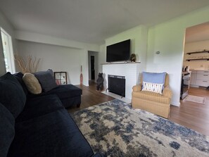 Smart TV, fireplace