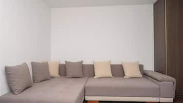Estudio City, cocina básica | Tabla de planchar con plancha y wifi gratis