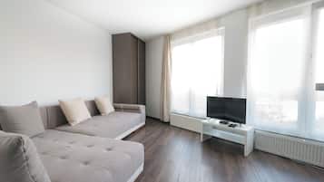 City Studio, Kitchenette | Iron/ironing board, free WiFi