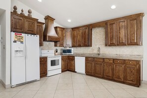 Fridge, microwave, oven, stovetop - 834 Laguna A - Luxurious Condo with Water View and Swimming Pool! Boat slip! (Port Mansfield)