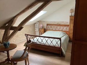 5 slaapkamers, een strijkplank/strijkijzer, wifi, beddengoed