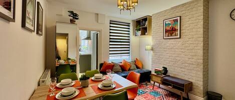 Familien-Stadtwohnung, 5Â Schlafzimmer, Eckzimmer | Essbereich im Zimmer