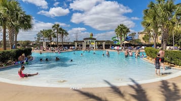 Een verwarmd zwembad