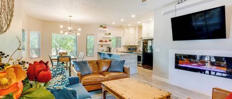 House (3 Bedrooms) | Living area | TV, fireplace, DVD player, table tennis