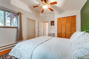 Cottage (2 Bedrooms) | Interior - Grants Pass Cottage ~ 8 Mi to Rogue River! (Grants Pass)