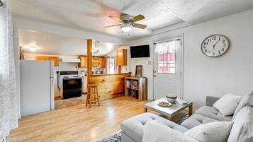 Cottage (2 Bedrooms) | Interior