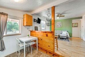 Interior - Grants Pass Cottage ~ 8 Mi to Rogue River! (Grants Pass)