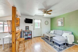 Cottage (2 Bedrooms) | Interior - Grants Pass Cottage ~ 8 Mi to Rogue River! (Grants Pass)