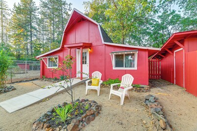 Grants Pass Cottage ~ 8 Mi to Rogue River!