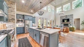 House (4 Bedrooms) | Interior