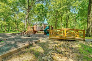 House (4 Bedrooms) | Interior - Deluxe Riverfront Cabin in Broken Bow w/ Hot Tub! (Broken Bow)