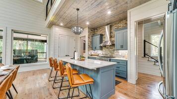 House (4 Bedrooms) | Interior