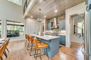 House (4 Bedrooms) | Interior