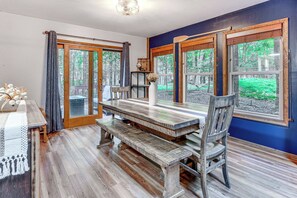 Interior - Pocono Lake Retreat: Ski & Explore at Pine Loch! (Pocono Lake)