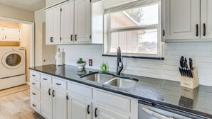 Hús (4 Bedrooms) | Að innan