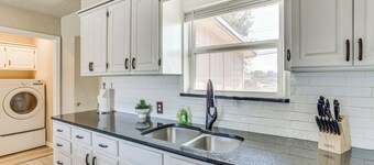 4 Mi to Museum of the Great Plains: Lawton Home!