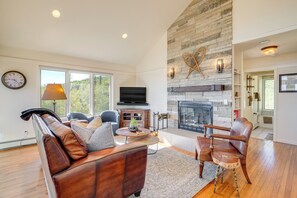 House (4 Bedrooms) | Interior - Luxury Modern Retreat: 40 Acres and Mountain Views (Glenwood Springs)