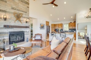 House (4 Bedrooms) | Interior - Luxury Modern Retreat: 40 Acres and Mountain Views (Glenwood Springs)