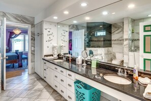 Interior - Waterfront Lake Como Home w/ Private Pier! (Lake Geneva)