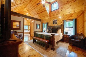 5 habitaciones, escritorio y tabla de planchar con plancha