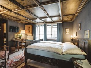 6 室のベッドルーム、デスク、アイロン / アイロン台、旅行用ベビーベッド