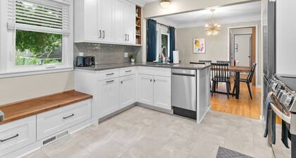 MINNeSTAY* Minikahda Vista | Hot tub