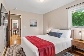 3 slaapkamers, een strijkplank/strijkijzer, gratis wifi, beddengoed