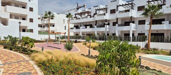 Casa Feliz 2 Slaapkamer 2 Badkamer Gelijkvloers Appartement met Zwembad