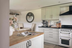 3 bedrooms, Internet - Leavens Farmstead Rural Retreat With Hot Tub (Kendal)