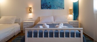 Marini Traditional Cottages