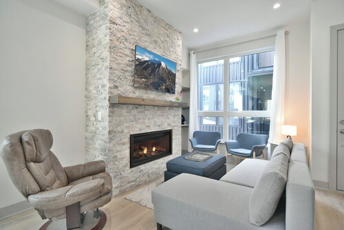 Fourth Street Crossing Ptarmigan Townhome: Downtown, Close to Everything!
