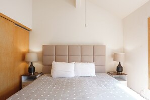 3 bedrooms, desk, free WiFi, bed sheets - Prospect Point Getaway: Mountain Views w/ Private Hot Tub (Frisco)