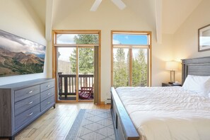 3 bedrooms, desk, free WiFi, bed sheets - Prospect Point Getaway: Mountain Views w/ Private Hot Tub (Frisco)