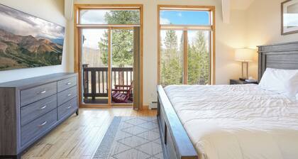 Prospect Point Getaway: Mountain Views w/ Private Hot Tub