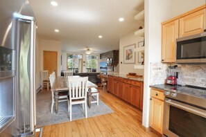 Fridge, microwave, oven, stovetop - Prospect Point Getaway: Mountain Views w/ Private Hot Tub (Frisco)