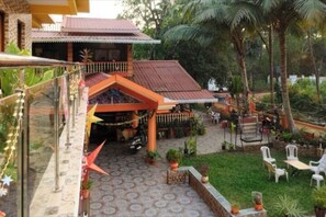 Executive Studio Suite, 1 Queen Bed with Sofa bed, Balcony, Garden View | Garden view - Rodrigues Residency (Majorda)