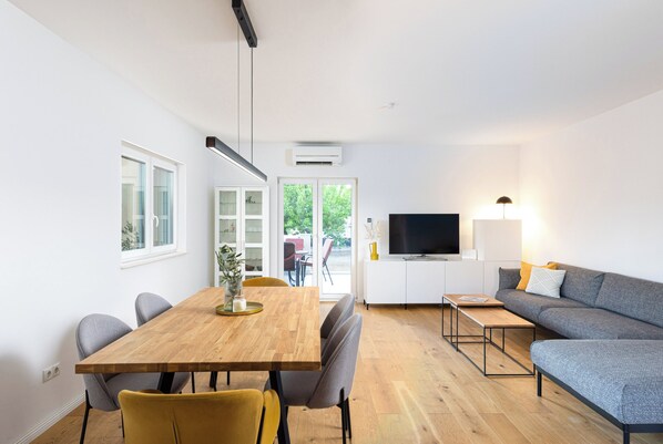 Dining - Olive Leaf - Ground Floor Apartment (Kastela)