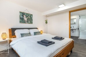 4 bedrooms, iron/ironing board, travel cot, WiFi