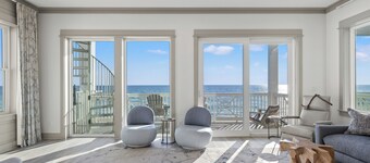 🍍Pineapple Paradise 😎- Beach Front, Heated Pool, Free Beach Chair Service