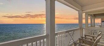 Pineapple Paradise GulfFront Htd Pool Beach Chair Service 14+ Day Discounts!