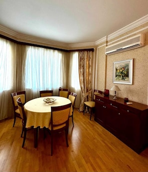 Deluxe Apartment, 3 Bedrooms, Balcony, City View | Living area